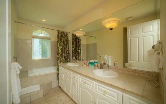 Colina 5D - 3 bdr 2 Bath Family