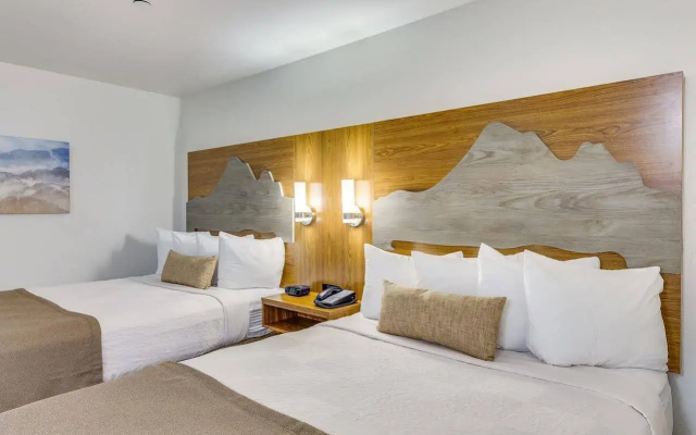 The Marshall Suites