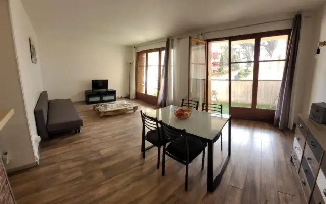 Au calme, 200m du centre T2 avec balcon et parking