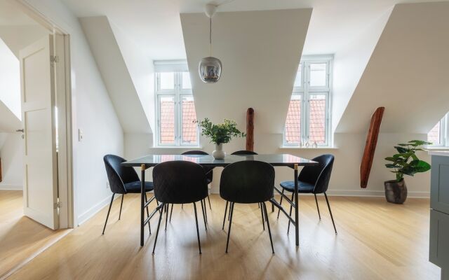 Sanders Leaves - 2bdr Apt With Shared Roof Terrace