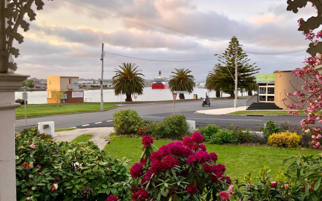 Riverbank Villa Devonport