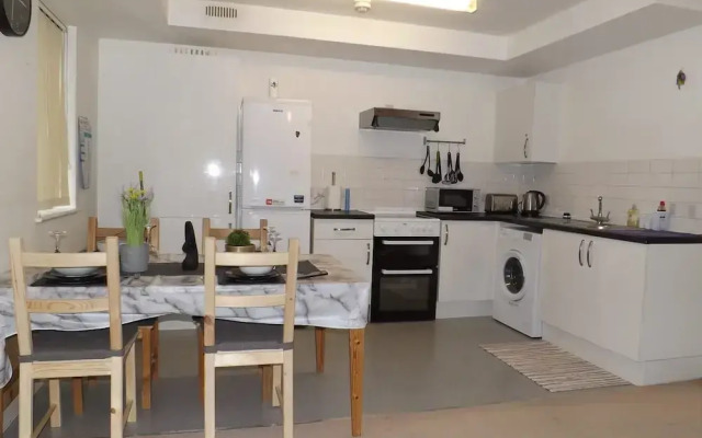 Charming 1-bed Apartment in Barking