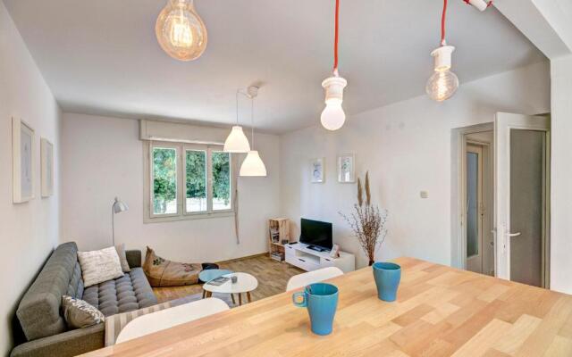 Centar White Apartment