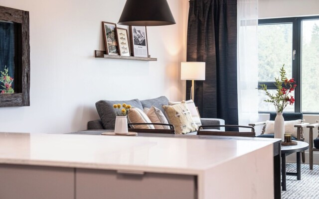 The Selkirk House by Revelstoke Vacations