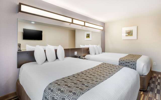 Microtel Inn & Suites by Wyndham Brooksville