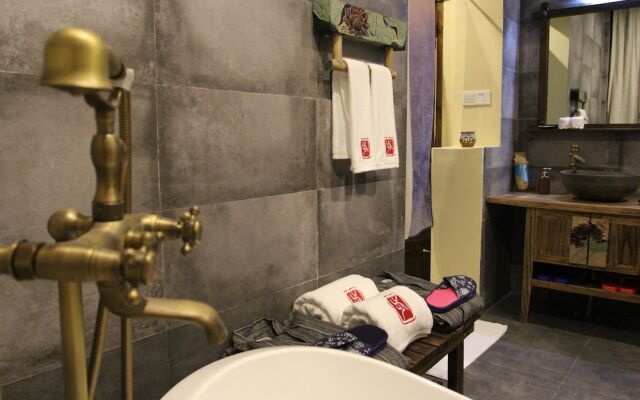 Buyi Hotel Resort Fuxian Lake