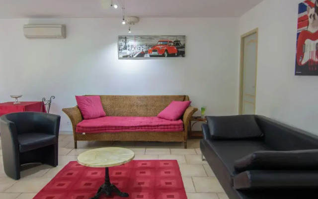 Modern Villa with Private Pool in Ledenon