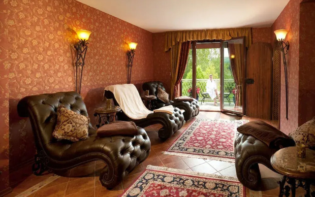 Landhaus & Burg Hotel Romantik