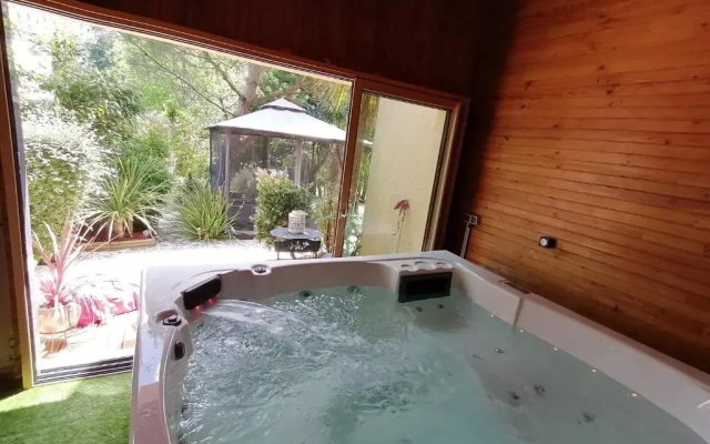 Guest House dans jardin exotique proche d'une voie verte
