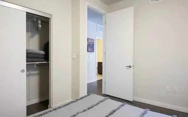 Downtown LA Fully Furnished Apartment
