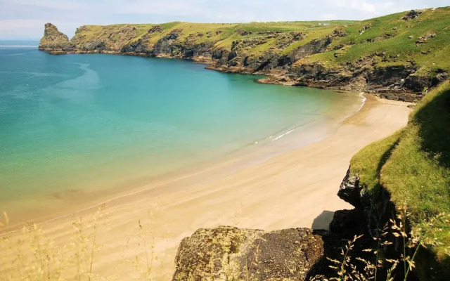 Crowsnest - Overlooking Trebarwith Strand