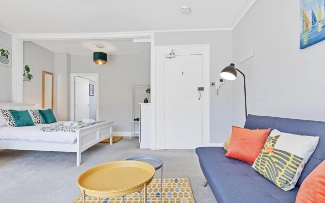 Grand Studio View - Large City Centre Studio Apartment