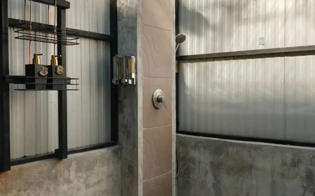 Kaengkrachan Boathouse Paradise Resort