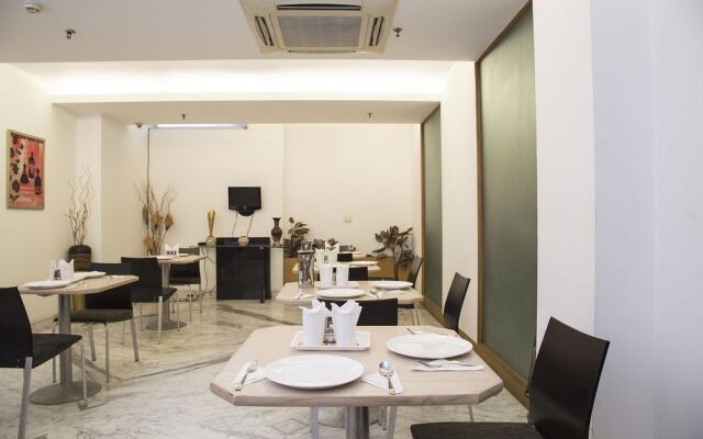FabHotel Raj Darbar Iffco