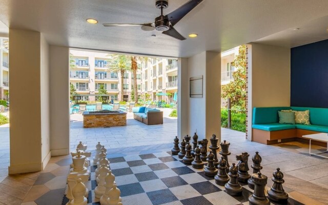 Upscale Condo Close to Downtown - Parking Included