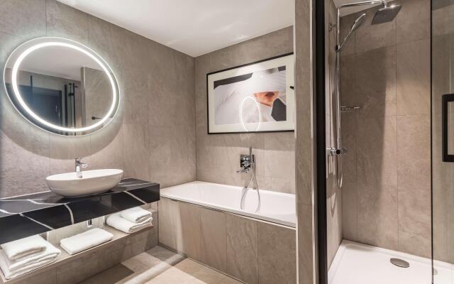 Radisson RED Hotel London Heathrow