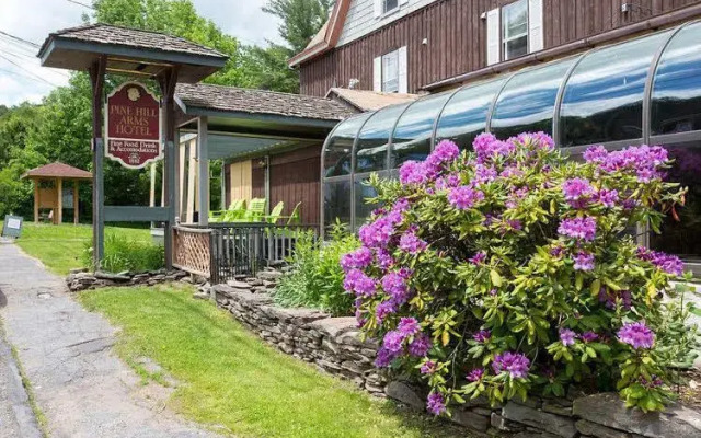Pine Hill Arms Hotel