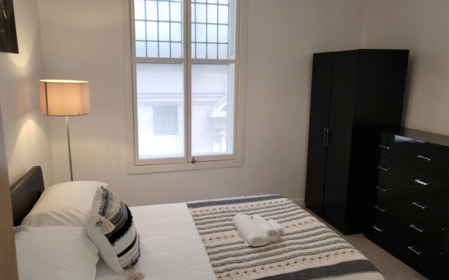 Remarkable 2-bed Apartment in Huddersfield