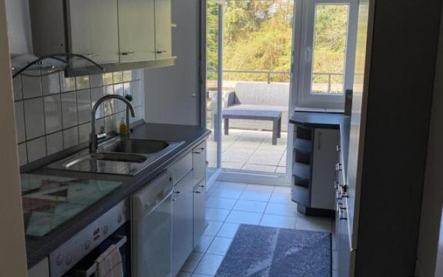 Ferienwohnung mit Balkon und Garten OG