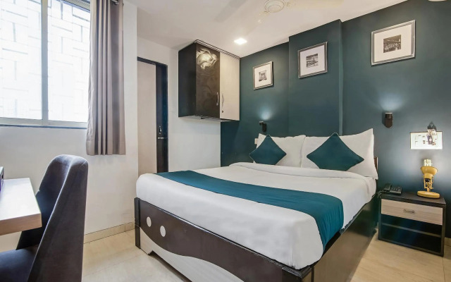 OYO SilverKey 76611 Nirsukh Palace