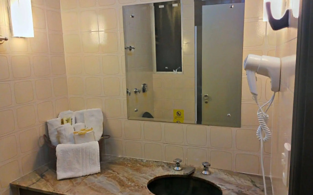 Cris Hotel