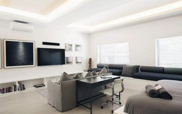 Executive Beachside Loft