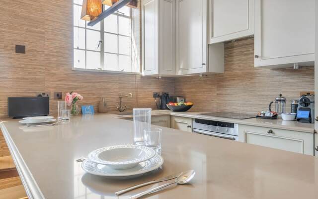 Stunning Chelsea Manor Gem - HBG