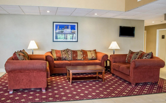 Norwood Inn & Suites North Conference Center