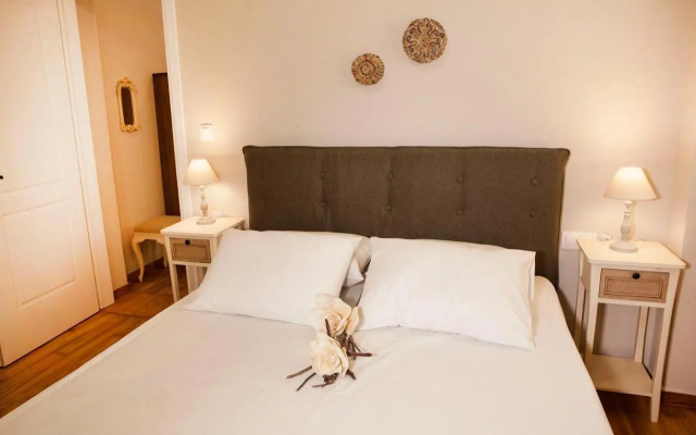 2-spaces comfy Bentzi apartment 7 with balcony in Pagrati