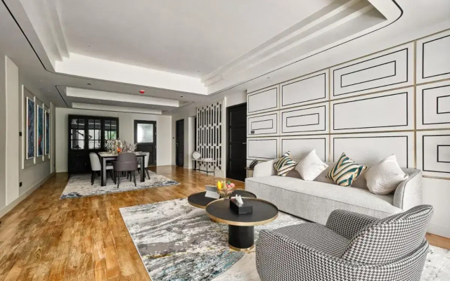 Floral Court  & Residence Sukhumvit 13