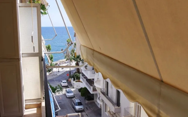 Violeta s Seaview Apartment in Piraeus