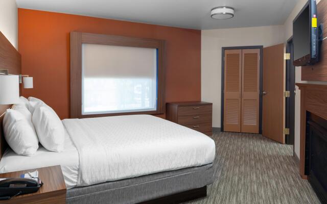 Holiday Inn Express & Suites Interstate 90, an IHG Hotel