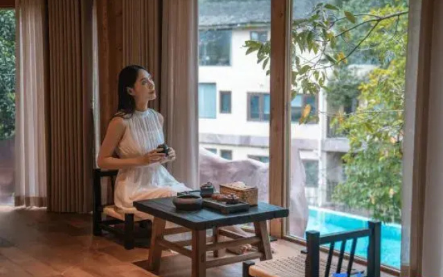 Anji Jane Eyre Hot Spring B&B
