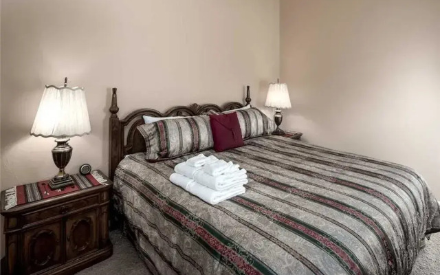 White Mountain Paradise - Four Bedroom Cabin