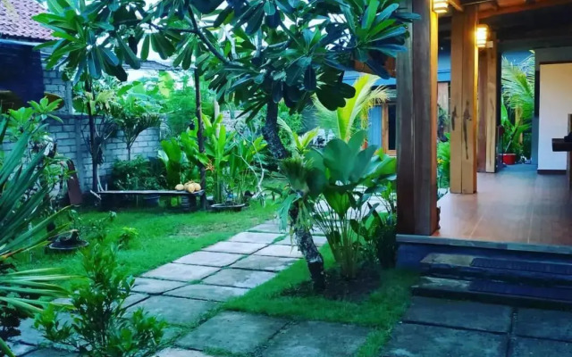 Surf Retreat Villa Sari