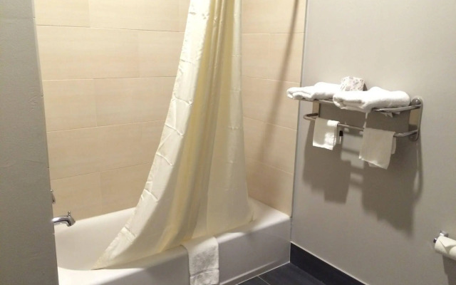 Classic Inn and Suites Humble
