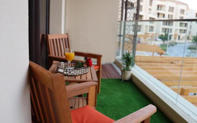 Stylish Apartment with a Jacuzzi (Park&Pool View)