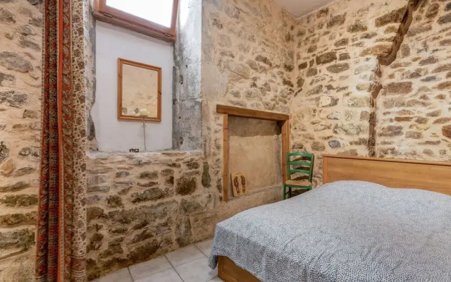 Apartment Near the River in Bize-minervois