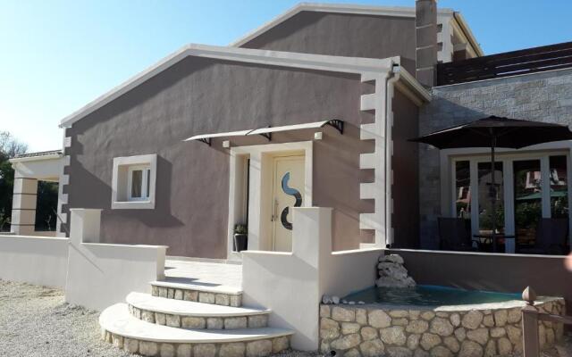 ANTIGONH COUNTRYSIDE VILLA !i