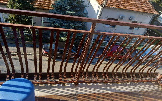 Cosy Rooftop studio with balcony