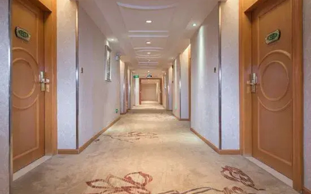 Vienna Hotel (Yizhang)