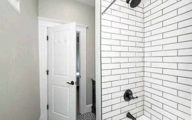 Ludlow Lodge w/ City Views