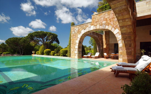 Grand Hills Hotel & Spa