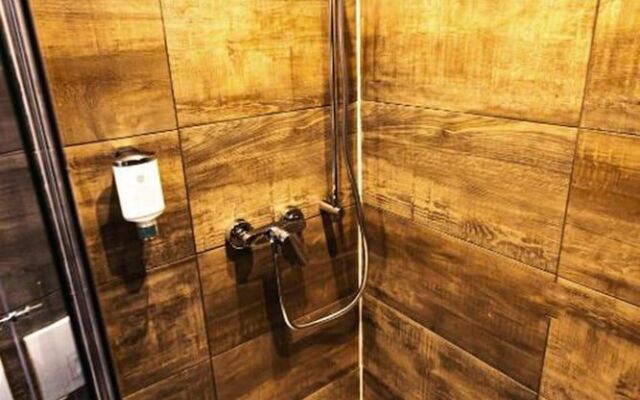 Huxx Rooms