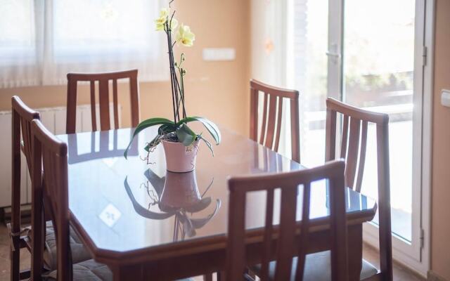Modern House 2 Km From The Beach (R87)
