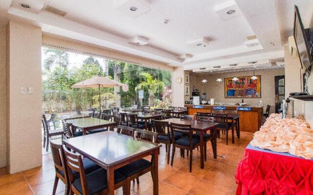 Main Hotel & Suites
