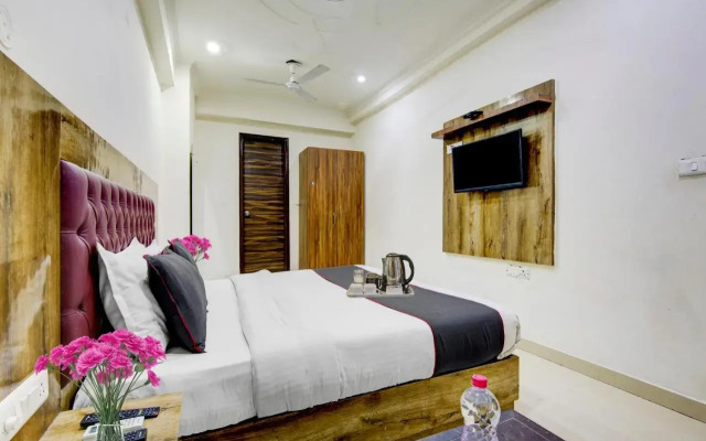 Collection O 701254 Hotel Golden Blue