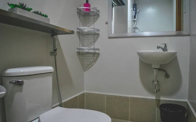 Room in Condo - Butler's Bnb A Trees Residences Qc Phil