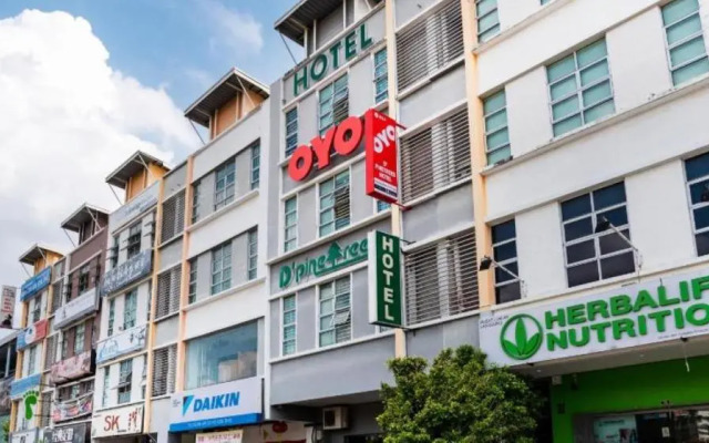 OYO 614 D'PINETREES Hotel