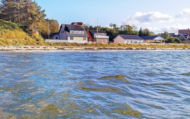 Seaside Retreat in Hvalpsund-by Traum